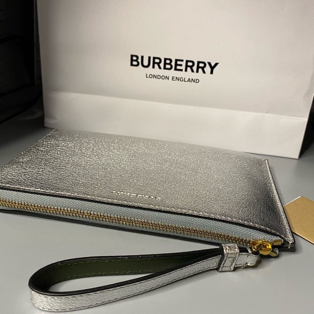 Burberry silver clutch - Picture 10 of 16